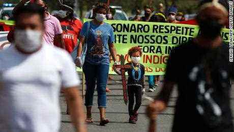 Im vergangenen Jahr demonstrierten indigene Völker in Brasilia gegen die Umweltpolitik der Regierung Bolsonaro.