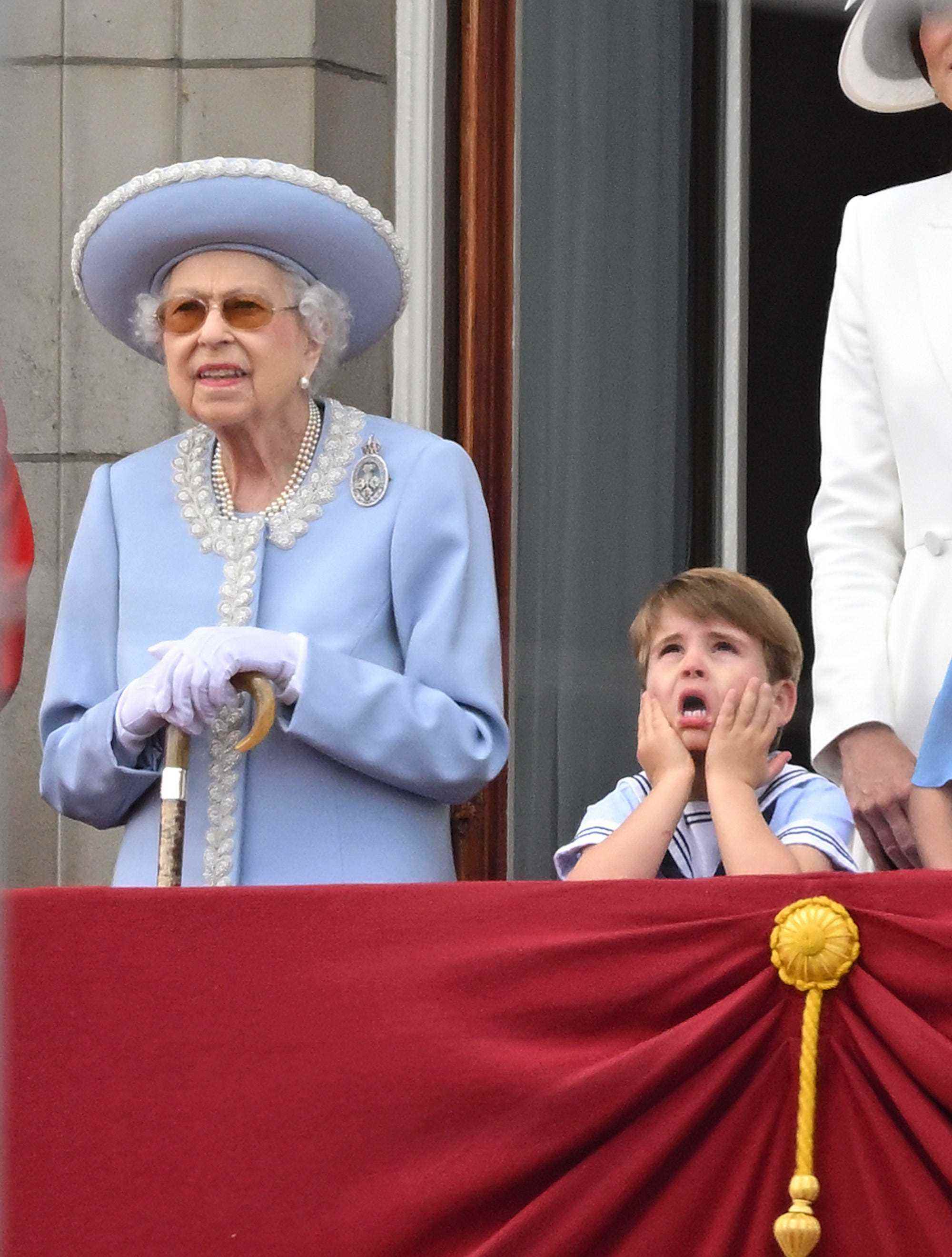 Königin Elizabeth und Prinz Louis bei Trooping the Colour 2022.