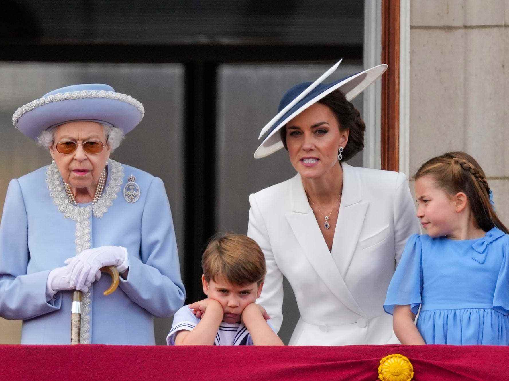 Queen Elizabeth, Prinz Louis, Kate Middleton und Prinz Charlotte beim Trooping the Colour 2022.