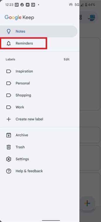Google Keep, eine großartige App zum Erstellen von Listen, hat immer noch Google Reminders - Google Assistant, um eine hilfreiche Funktion zu verlieren, die Erinnerungen basierend auf Ihrem Standort festlegt