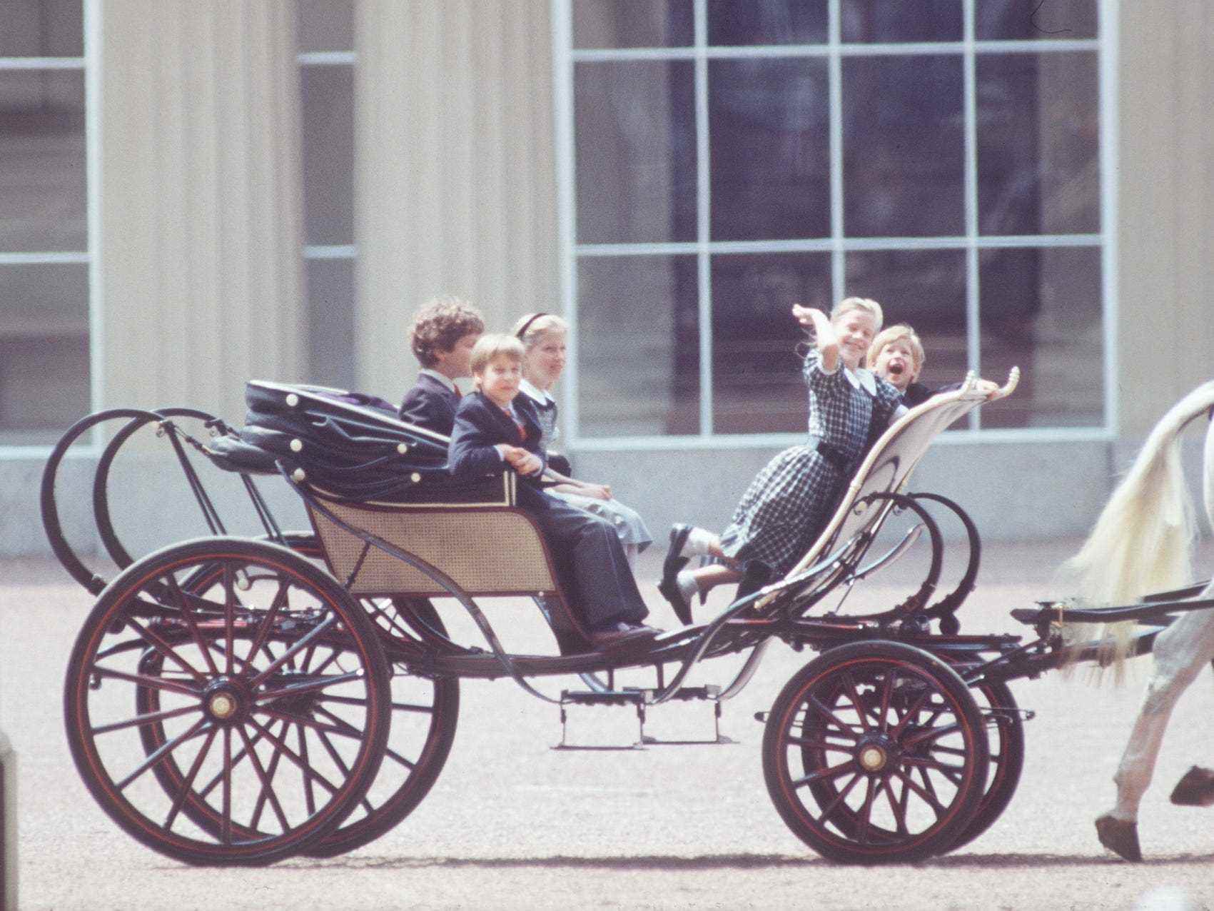 Prinz William, Lord Frederick Windsor, Lady Gabriella Windsor, Prinz Harry und Lady Rose Windsor bei Trooping the Colour 1990.