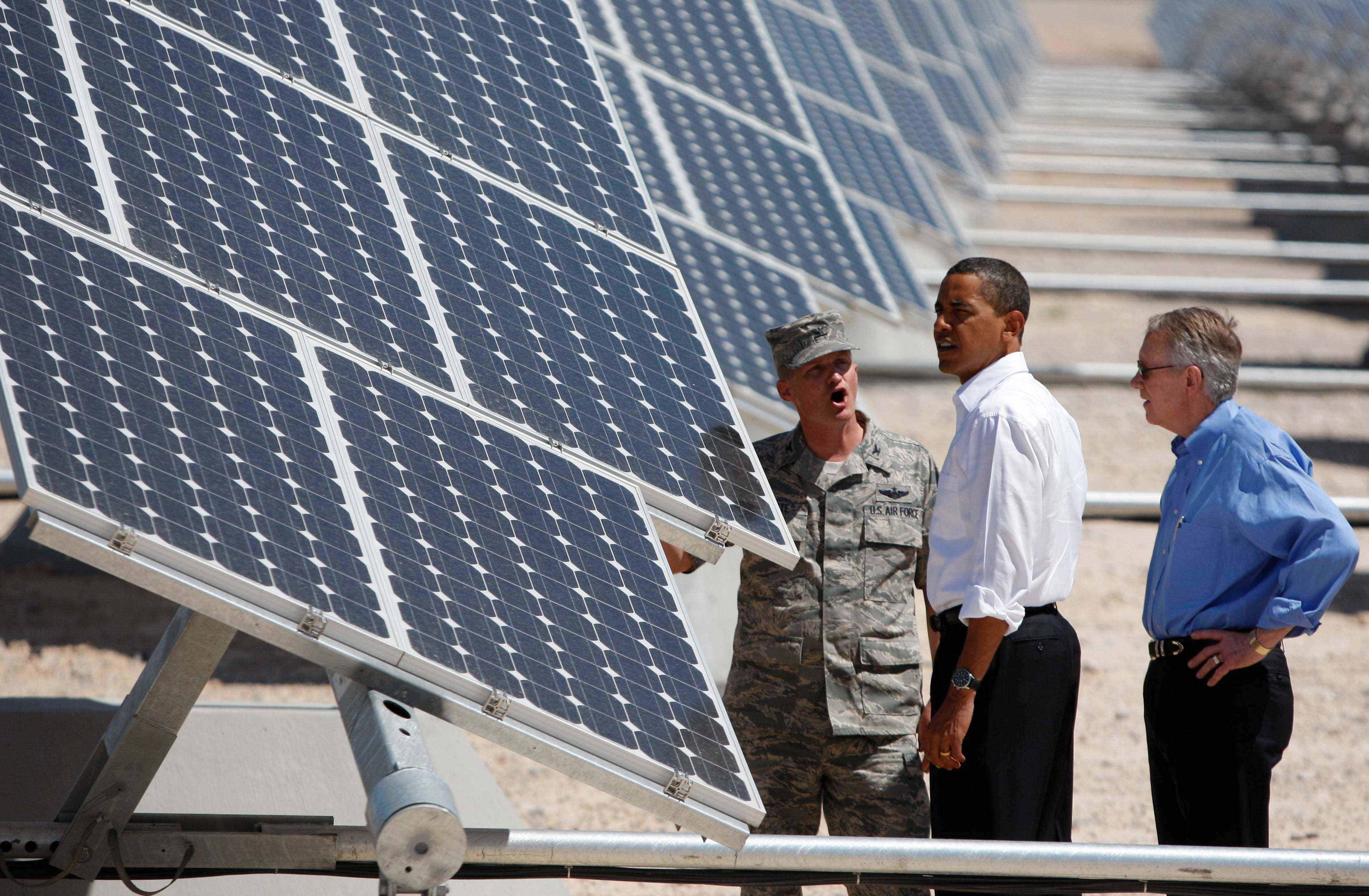 Obama Solarpanels Militärtruppensoldaten grüne erneuerbare Energie