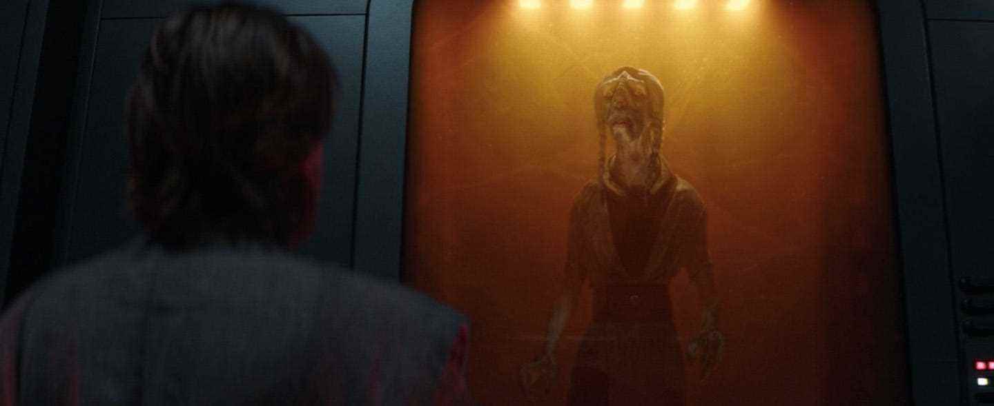 Obi Wan betrachtet einen Jedi in einem Grab