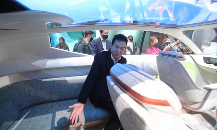 Hyundais Chefdesigner SangYup Lee sitzt im November 2021 im Seven Concept bei Automobility LA in Kalifornien.