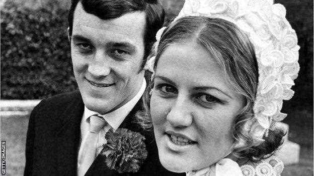 Phil Bennett und seine Frau Pat an ihrem Hochzeitstag im Jahr 1970