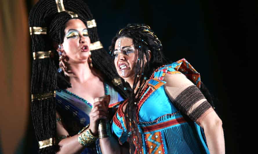 Jane Dutton als Amneris und Claire Rutter als Aida im London Coliseum im Jahr 2007.