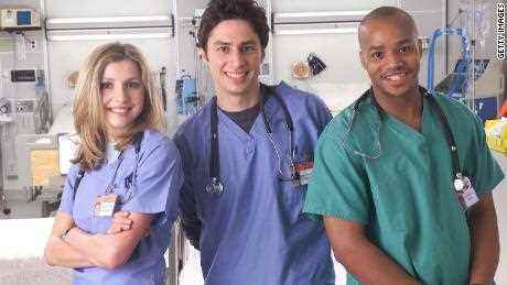 (Von links) Sarah Chalke, Zach Braff und Donald Faison sind die Stars der Fernsehsendung „Scrubs“. 