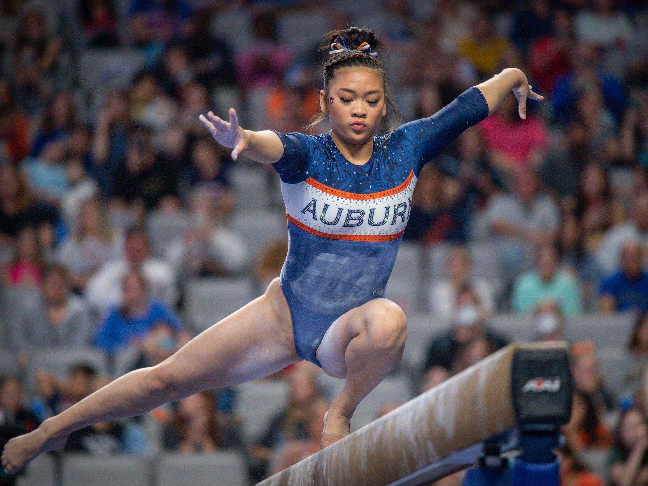 Die Allround-Olympiasiegerin Suni Lee tritt bei der NCAA Women's Gymnastics Championship 2022 für Auburn an.