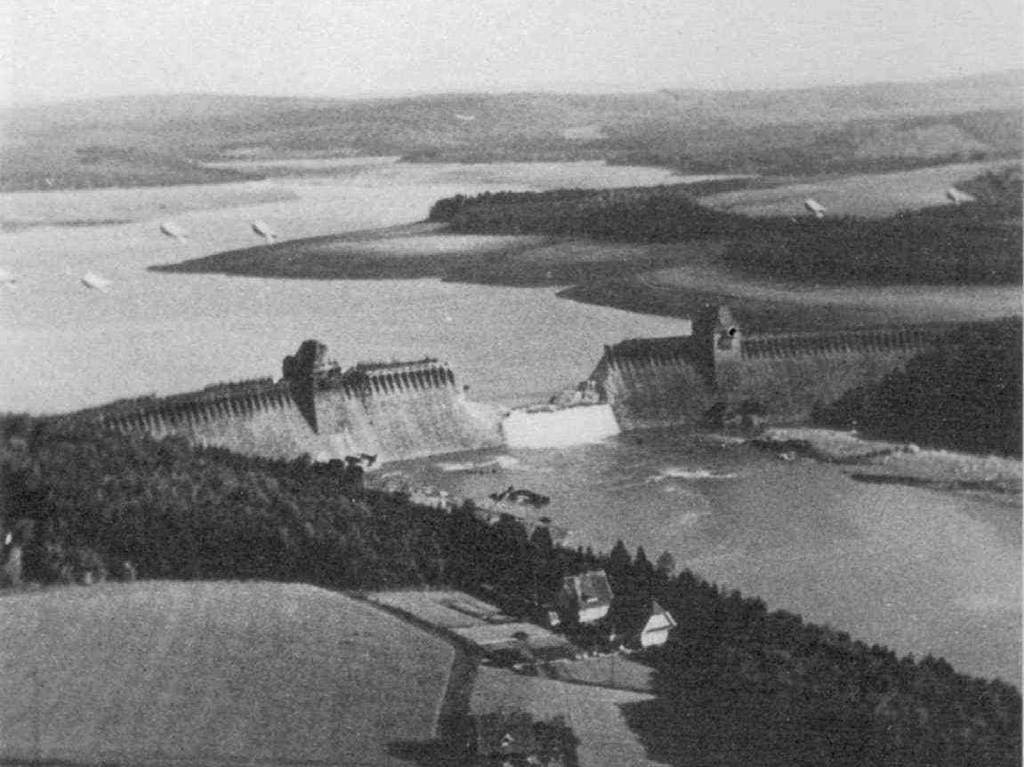 Deutscher Damm nach Angriff der Nr. 617 Squadron Dambusters