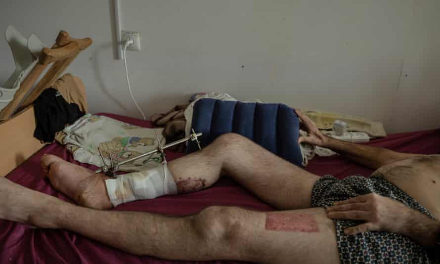 Ein verwundeter Soldat im Krankenhaus.