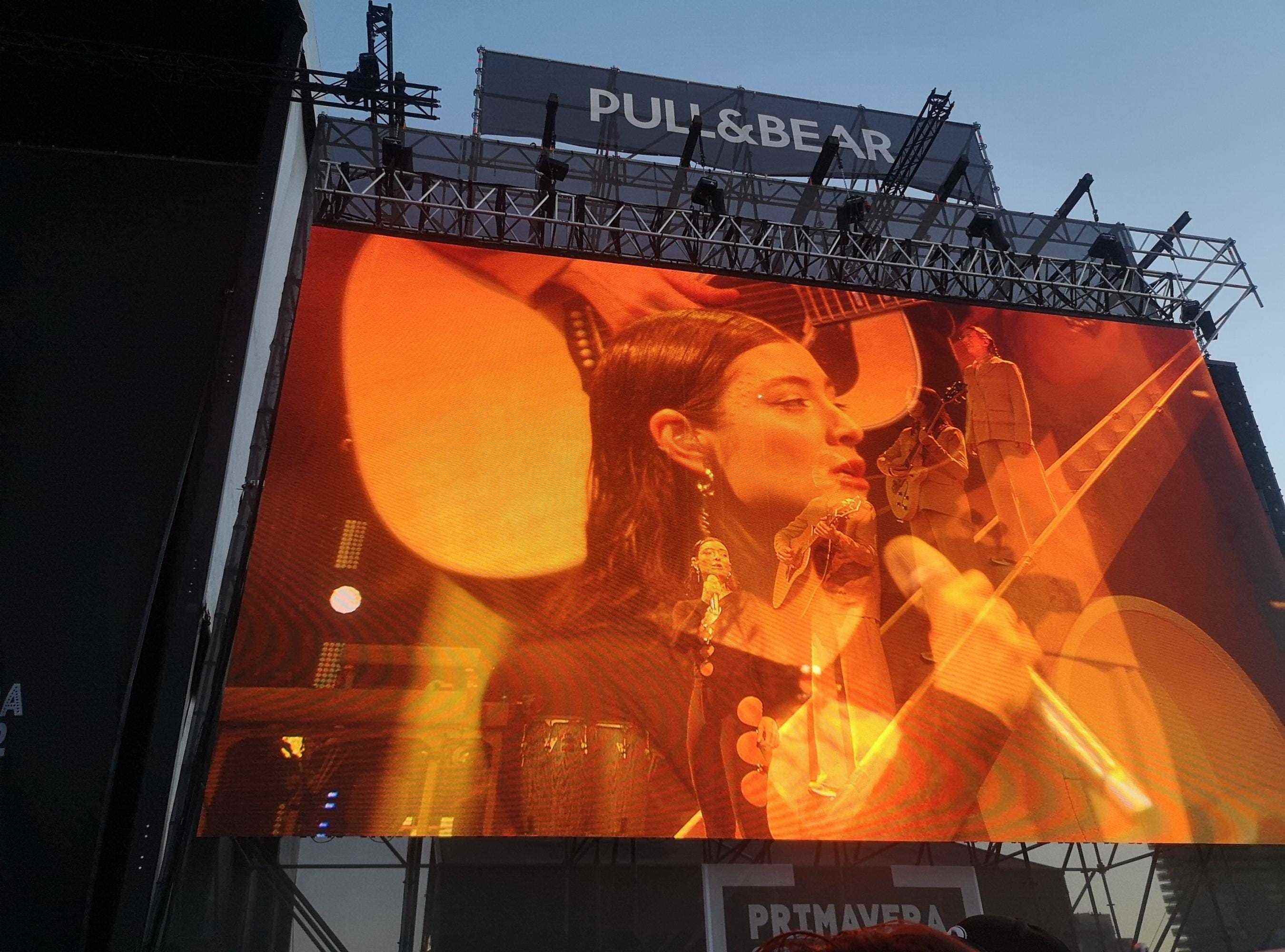 Lorde tritt am zweiten Tag des Festivals auf der Pull & Bear-Bühne auf.