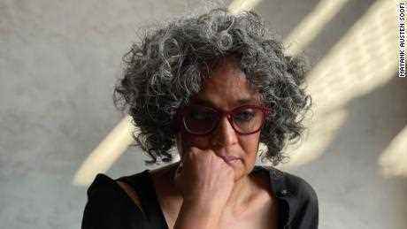 Arundhati Roy: „Der Schaden für die indische Demokratie ist nicht reversibel“