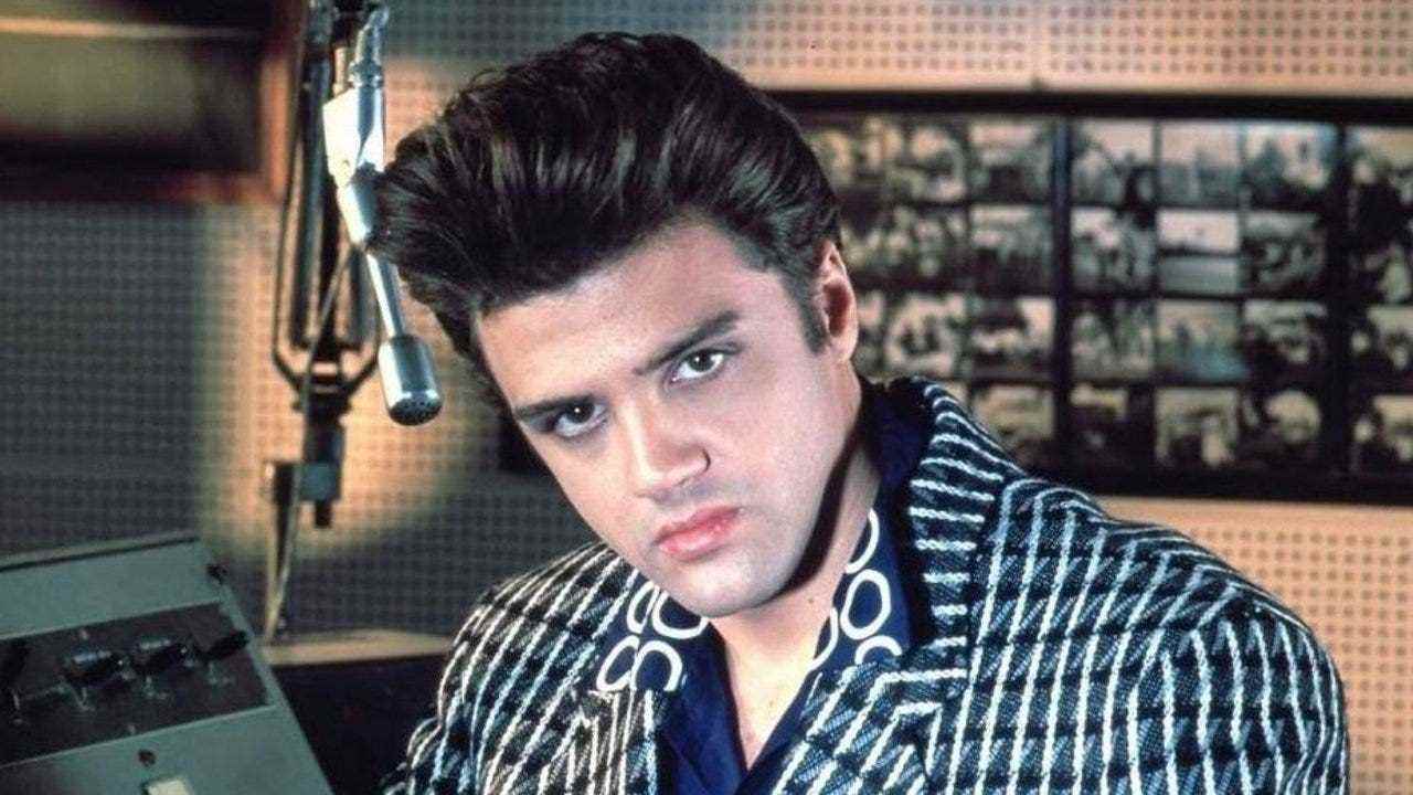 Michael St. Gerard als Elvis Presley in einem Tonstudio