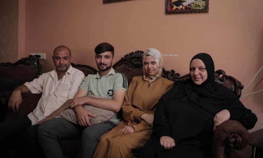 Natalya Mabhouh, 45, Ehemann Maher, 51, und die Kinder Muhammad und Dina im Teenageralter, in Beit Hanoun.
