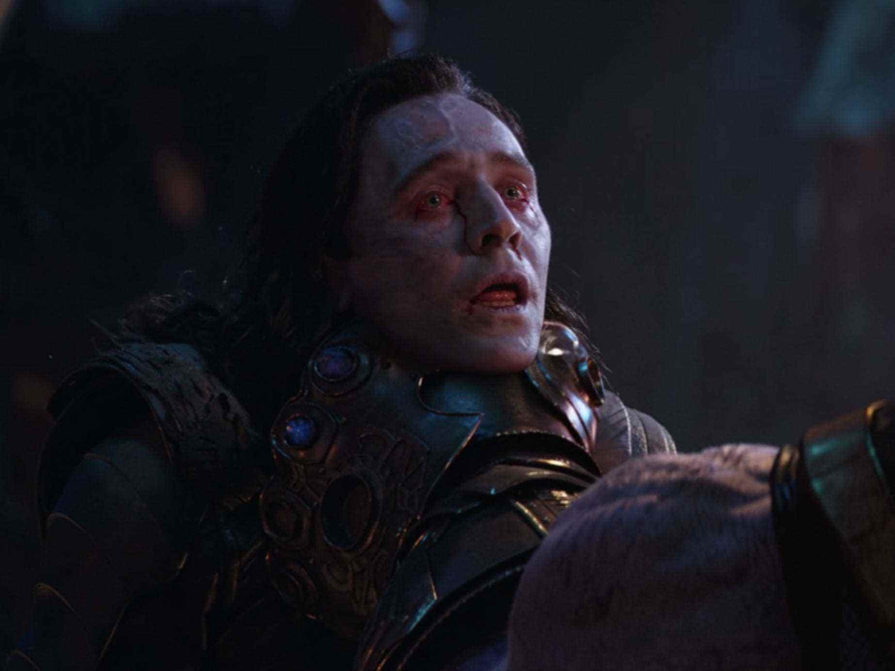 Loki wird in „Avengers: Infinity War“ von Thanos getötet.