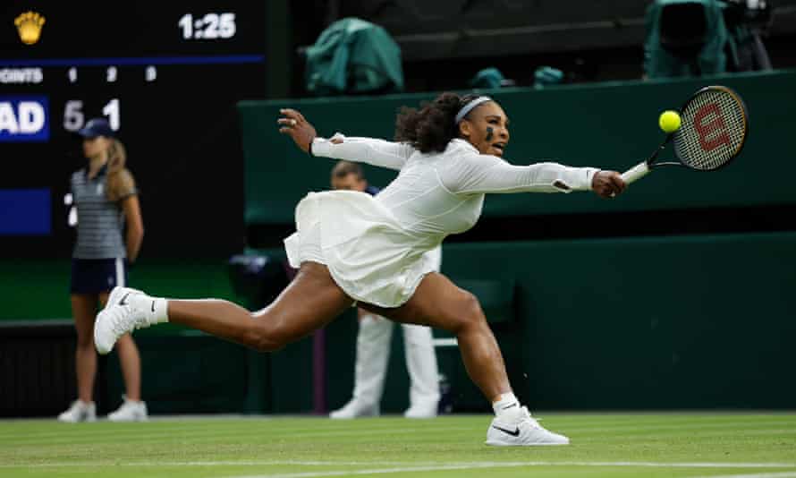 Serena Williams kämpfte sich von einem Satz zurück, um im dritten einen spannenden Tiebreak zu erzwingen.