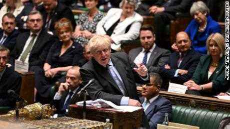 Der britische Premierminister Boris Johnson spricht, als er am 15. Juni 2022 im House of Commons in London, Großbritannien, Fragen beantwortet. 