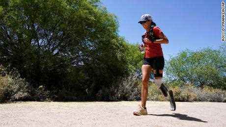 "Es hat mir gezeigt, wie stark unser Körper sein kann"  sagt die amputierte Athletin Jacky Hunt-Broersma, nachdem sie in 104 Tagen 104 Marathons gelaufen ist