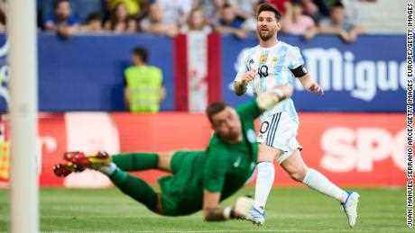 Messi erzielte sein zweites Tor mit einem schönen Abschluss. 