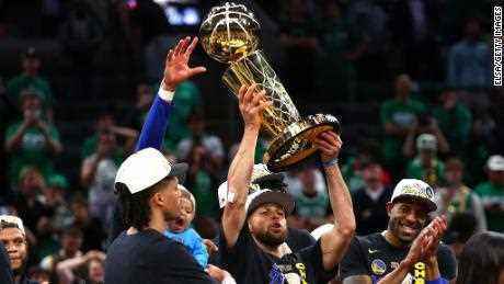 Die Golden State Warriors gewinnen die NBA-Meisterschaft mit einem Sieg in Spiel 6 über die Boston Celtics