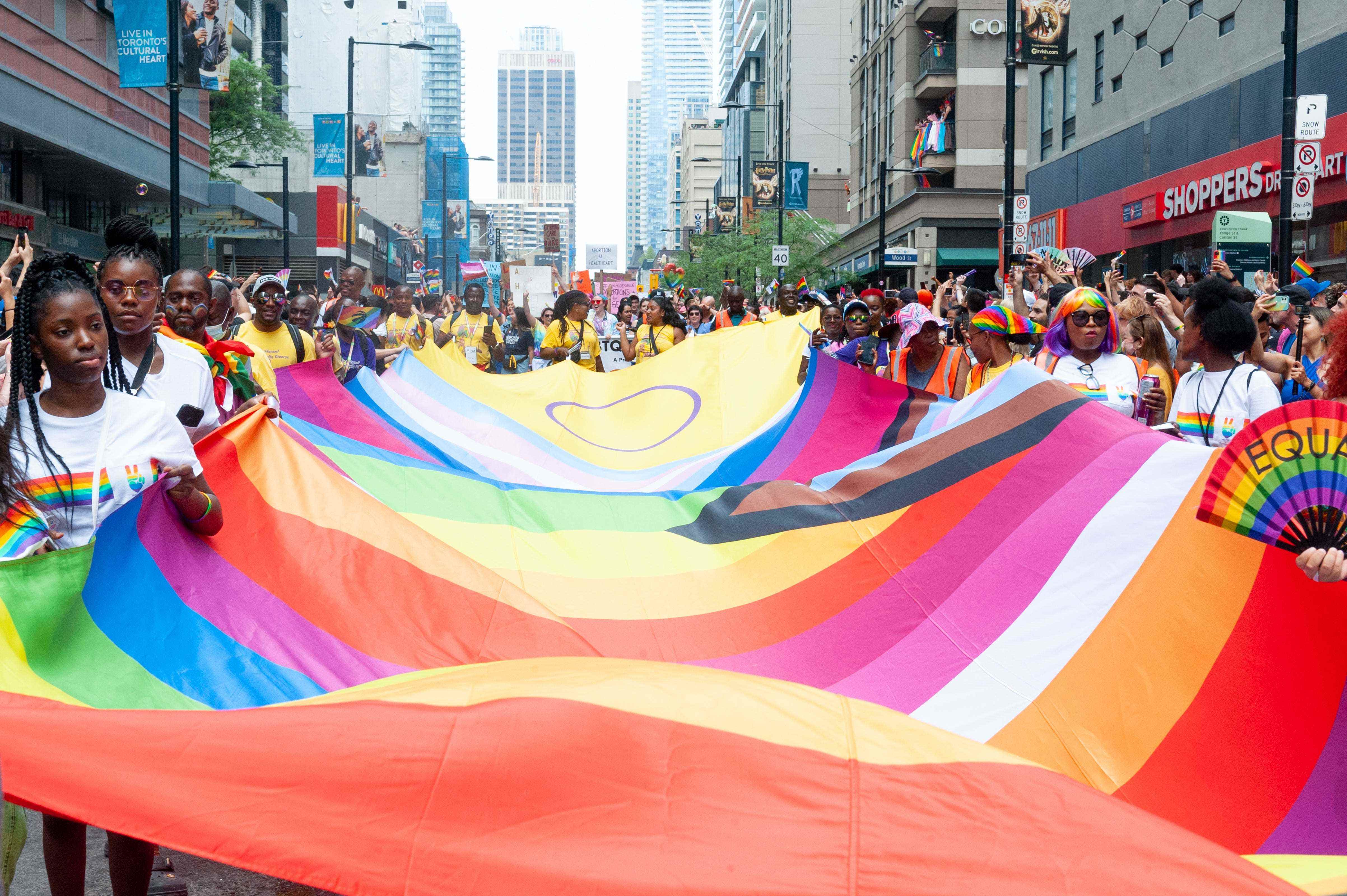 Teilnehmer der jährlichen Pride Parade 2022 des Pride Month in Toronto Downtown.