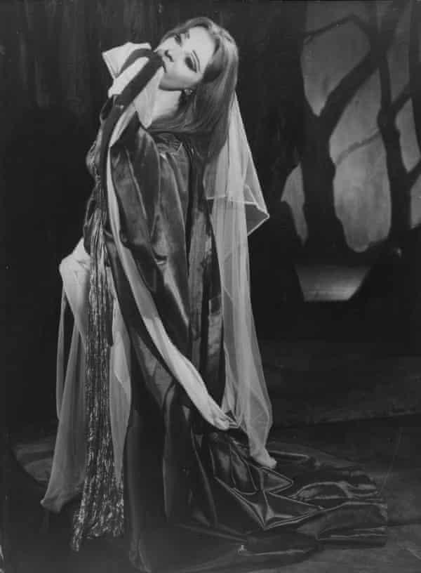 Sprachlos … Vivien Leigh als Lavinia in Titus Andronicus in Stratford-upon-Avon im Jahr 1955.