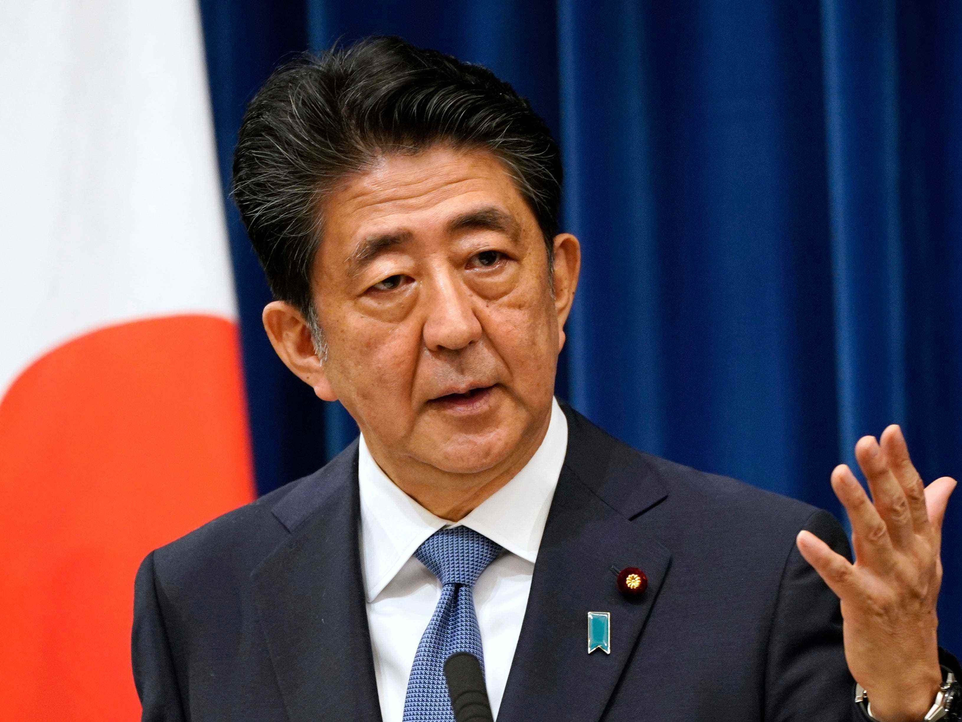 Der japanische Premierminister Shinzo Abe spricht während seiner Pressekonferenz im Amtssitz des Premierministers in Tokio am 28. August 2020.