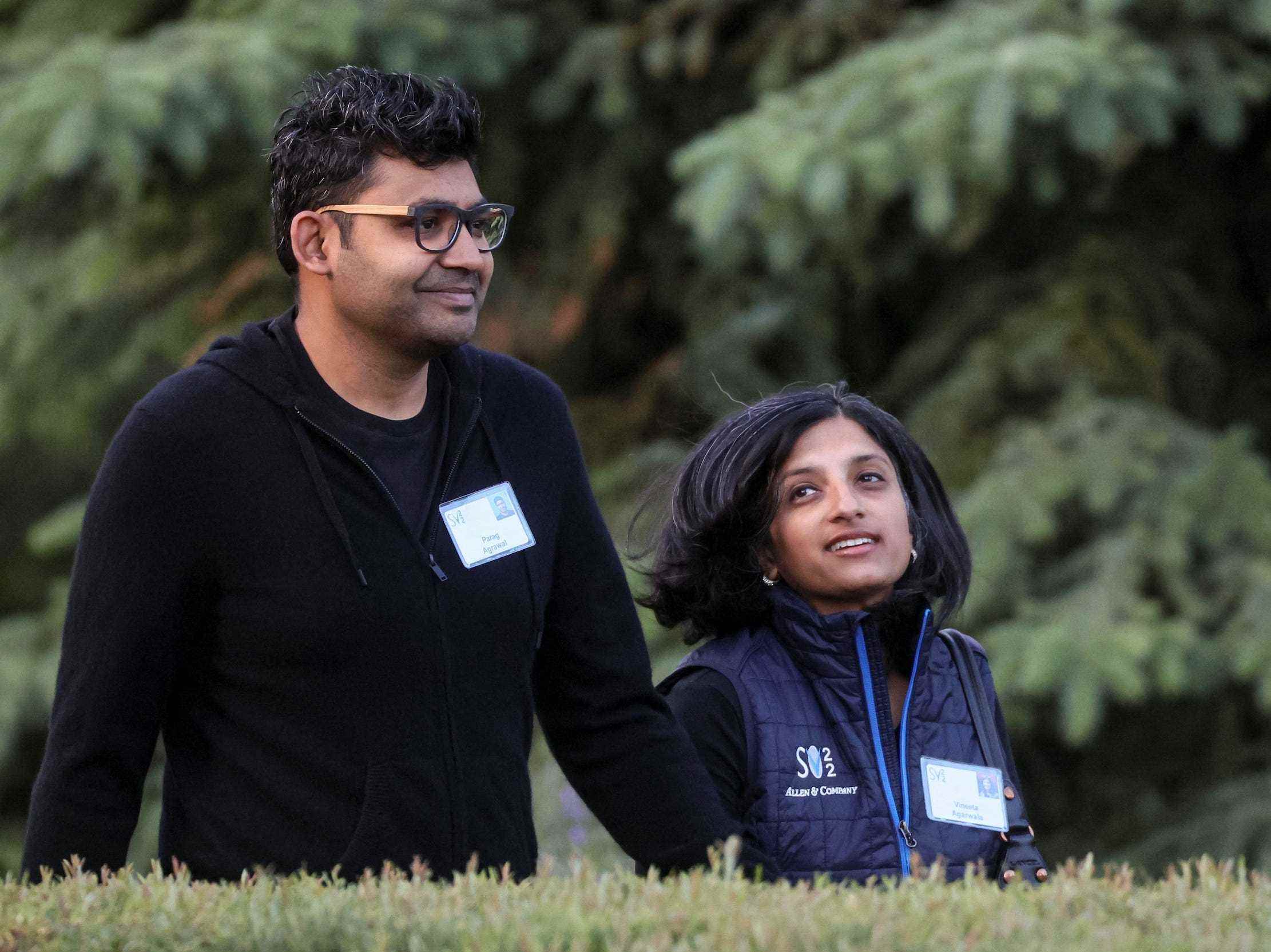 Parag Agrawal und seine Frau gehen zusammen auf der Sun Valley-Konferenz