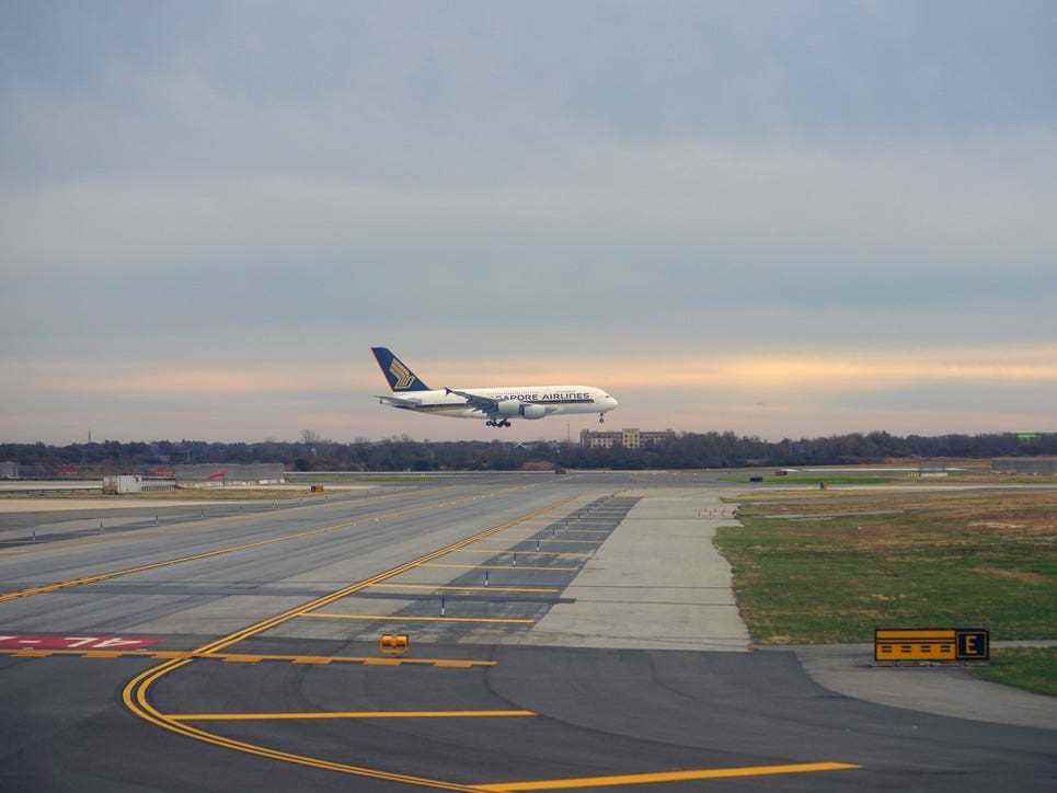 Landung des Singapore Airlines A380 am JFK.