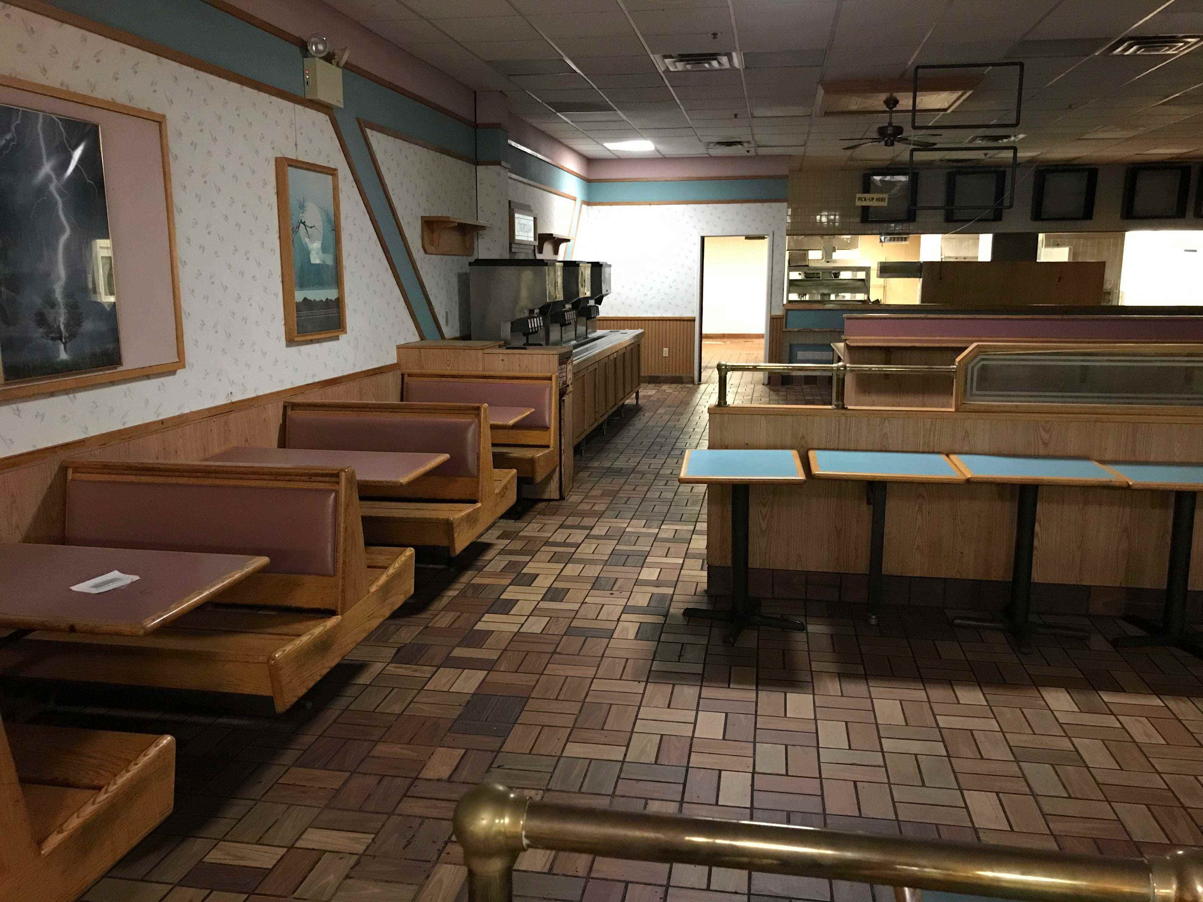 In einem verlassenen Burger King in der Concord Mall, Wilmington, Delaware