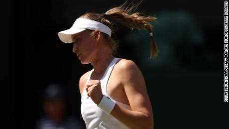 Rybakina feiert gegen Jabeur im Damen-Einzelfinale in Wimbledon.