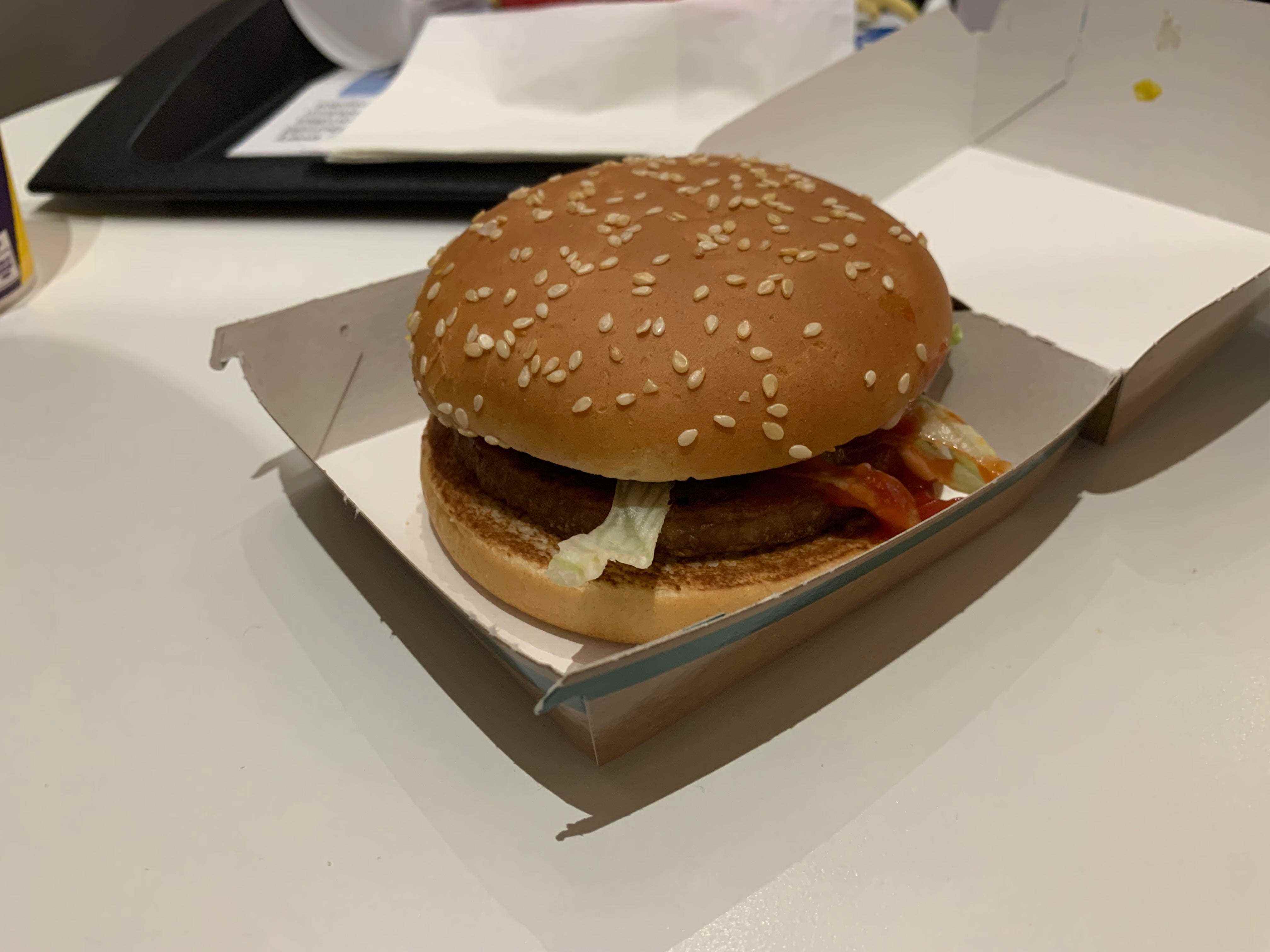 Der McPlant-Burger bei McDonald's in London, UK.