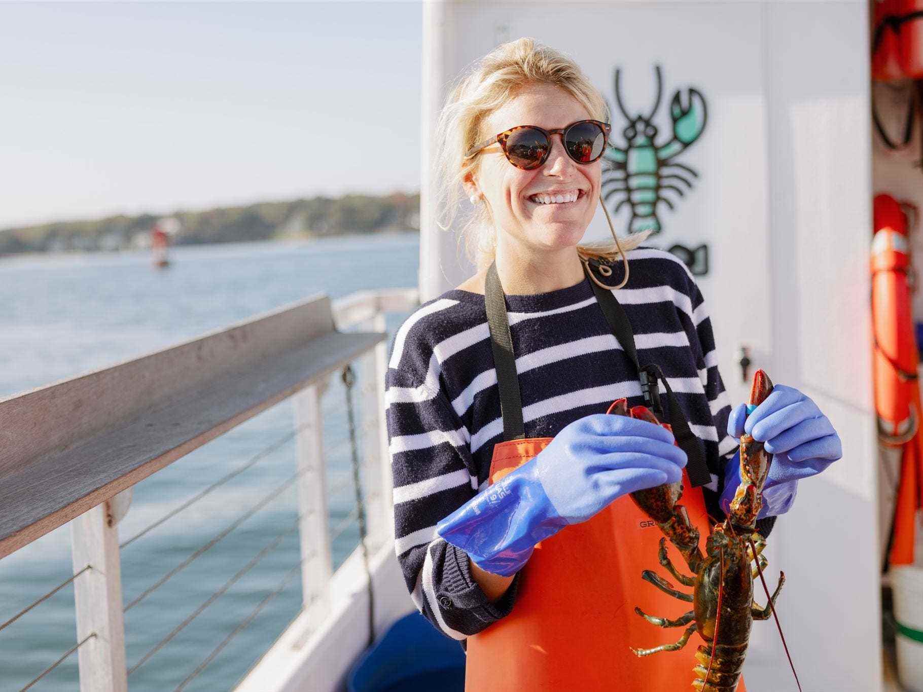 Katherine Parker-Magyar lächelt auf einem Boot in Maine