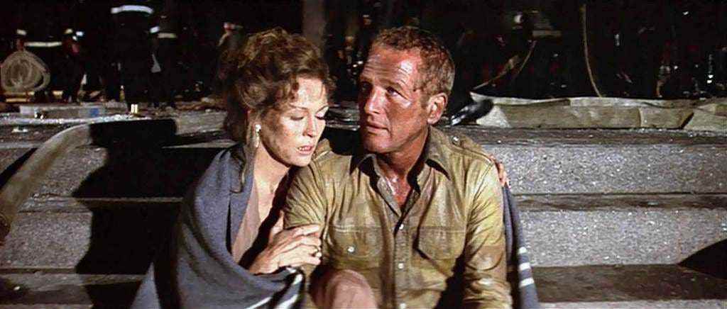 Faye Dunaway hält Paul Newmans Arm