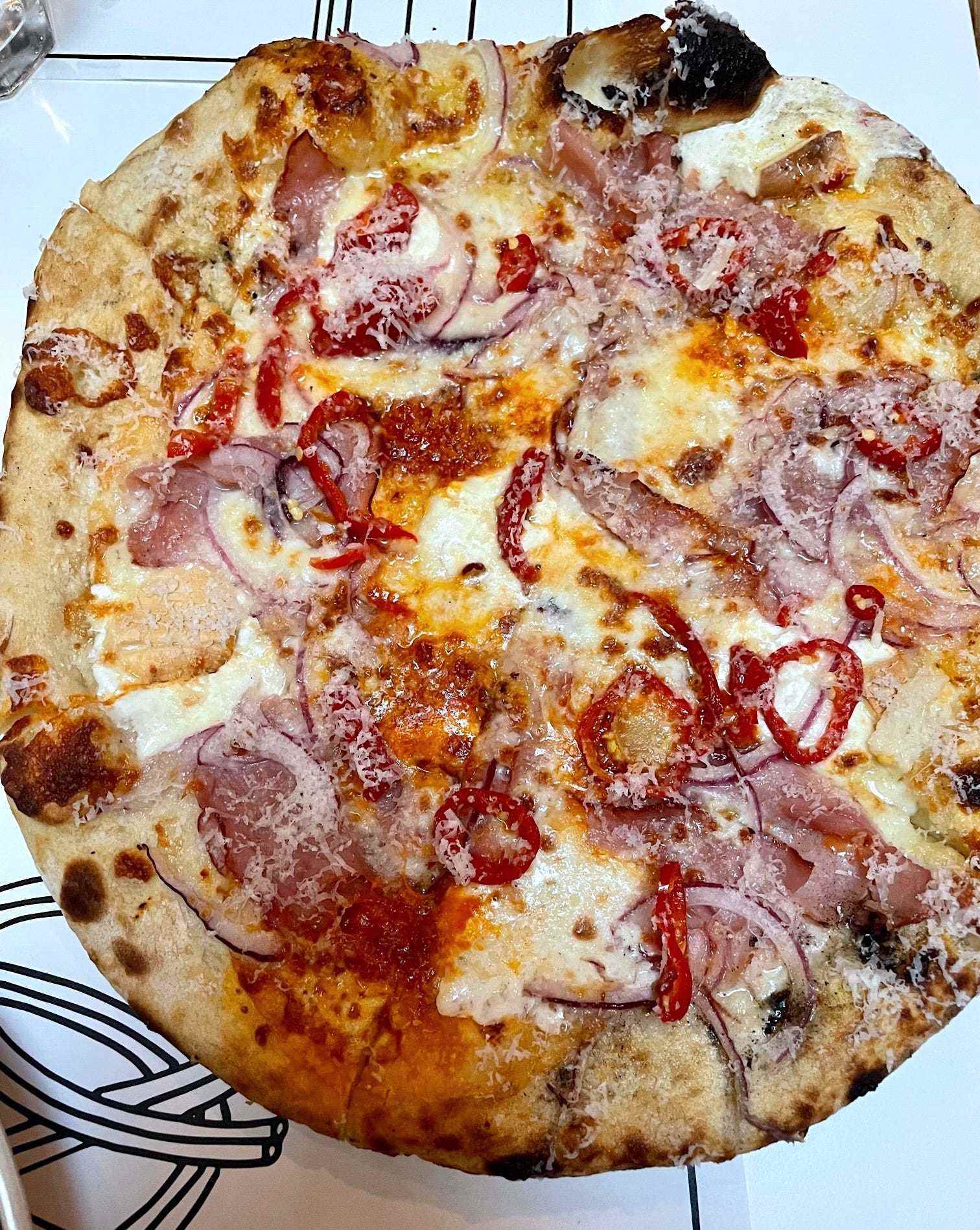 Schinken & Yeezy Pizza bei Jon & Vinny's