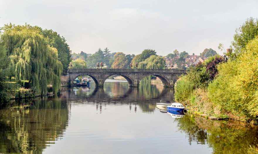 Die englische Brücke über den Fluss Severn in Shrewsbury.