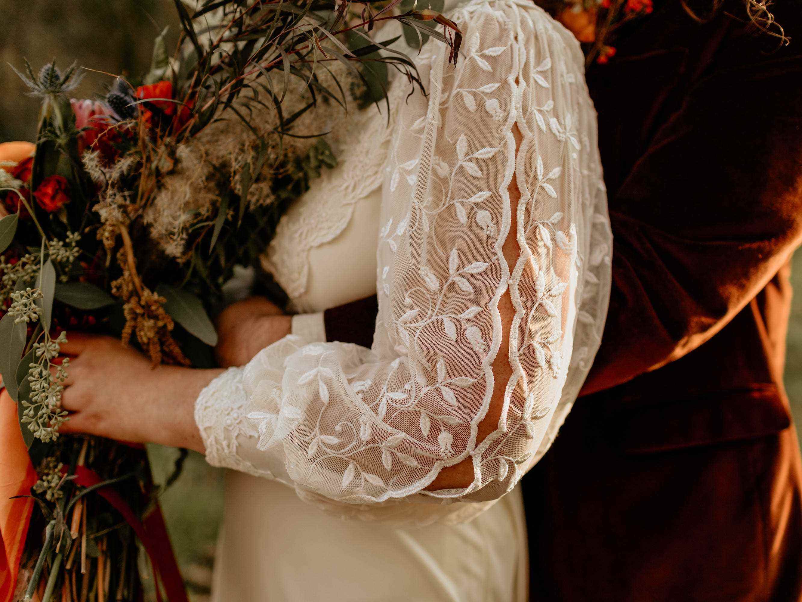 Vandergriff fügte Perlen aus dem Hochzeitskleid ihrer Mutter an ihren Ärmeln hinzu.