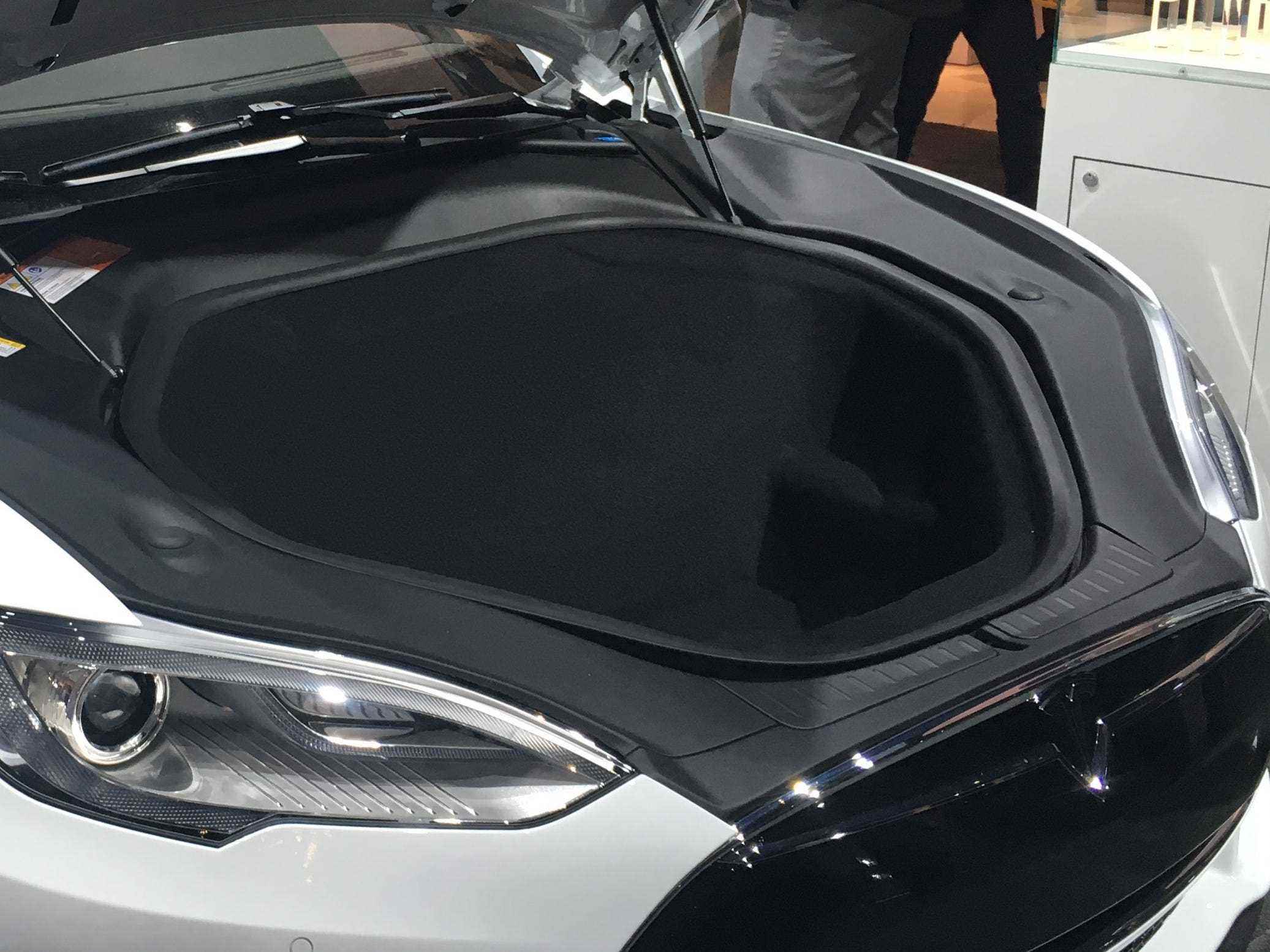 Tesla Model S P90D Ludicrous Mode CES 