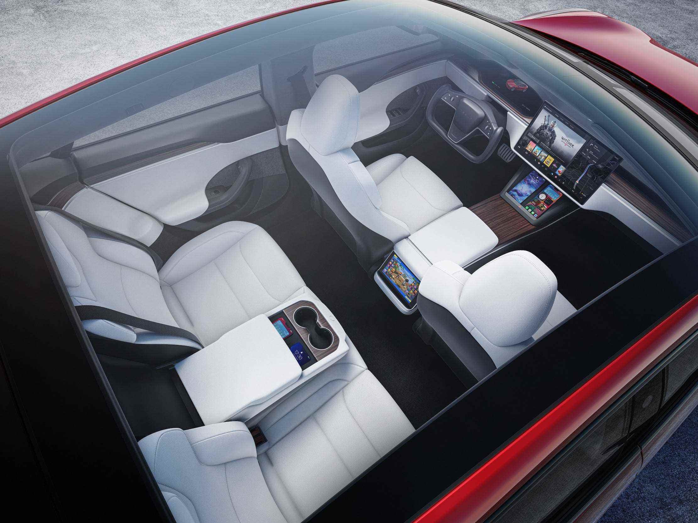Der Innenraum der Tesla Model S Limousine 2021.