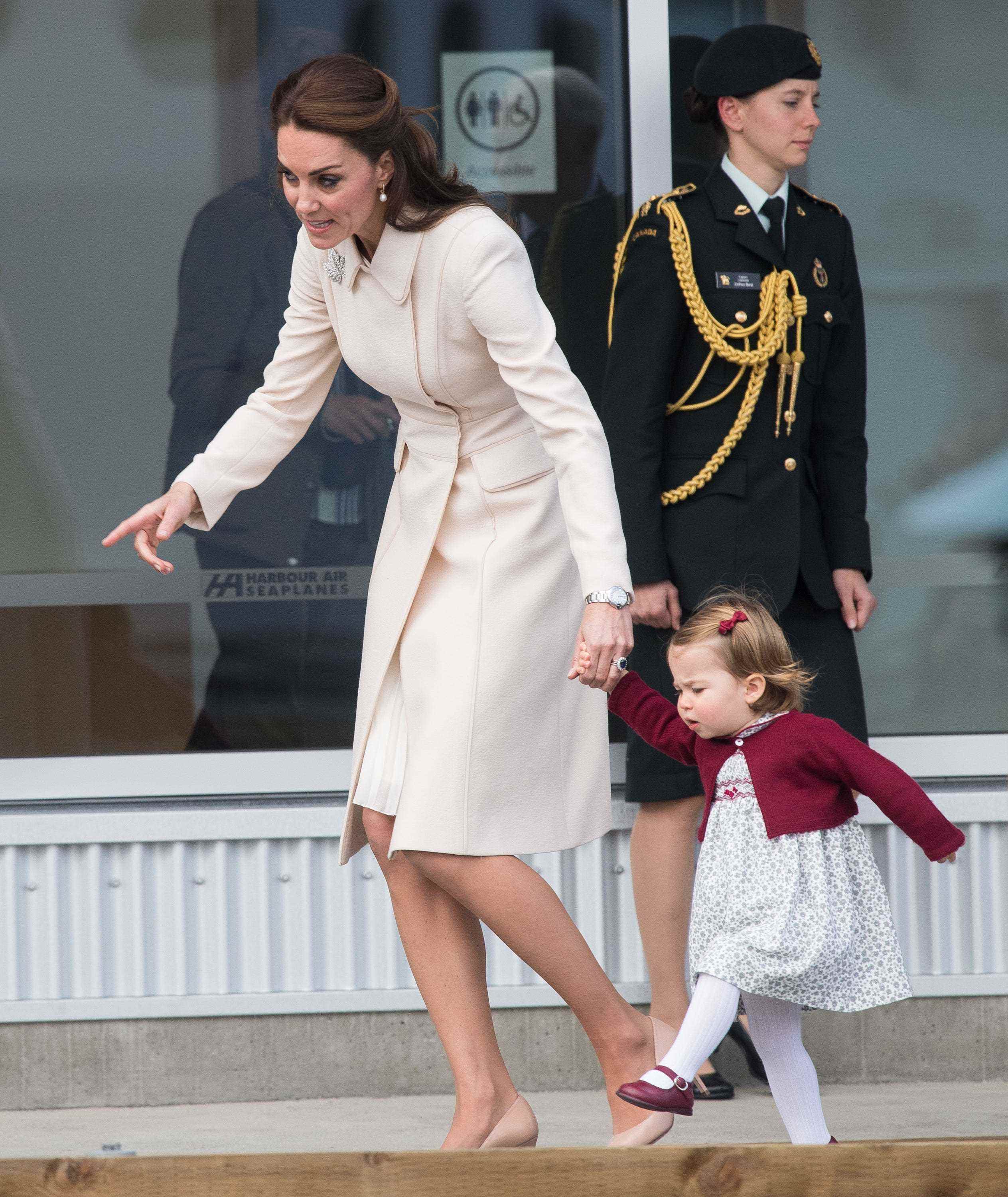 Kate Middleton und Prinzessin Charlotte bei einem Besuch in Kanada im Jahr 2016.