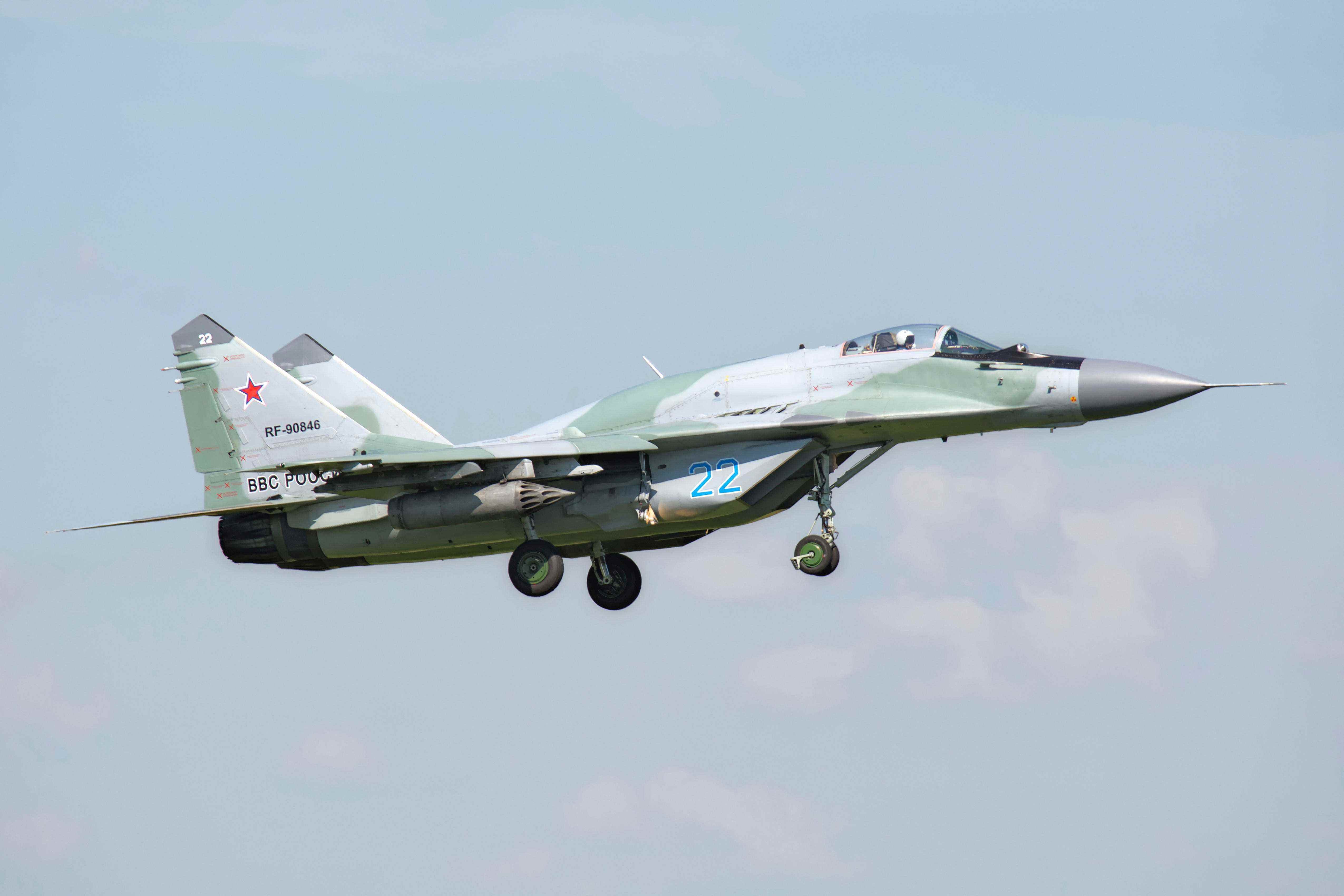 Russische Luftwaffe MiG-29SMT landet in Rjasan, Russland, nach einer Mission während der Übung Aviadarts 2016.