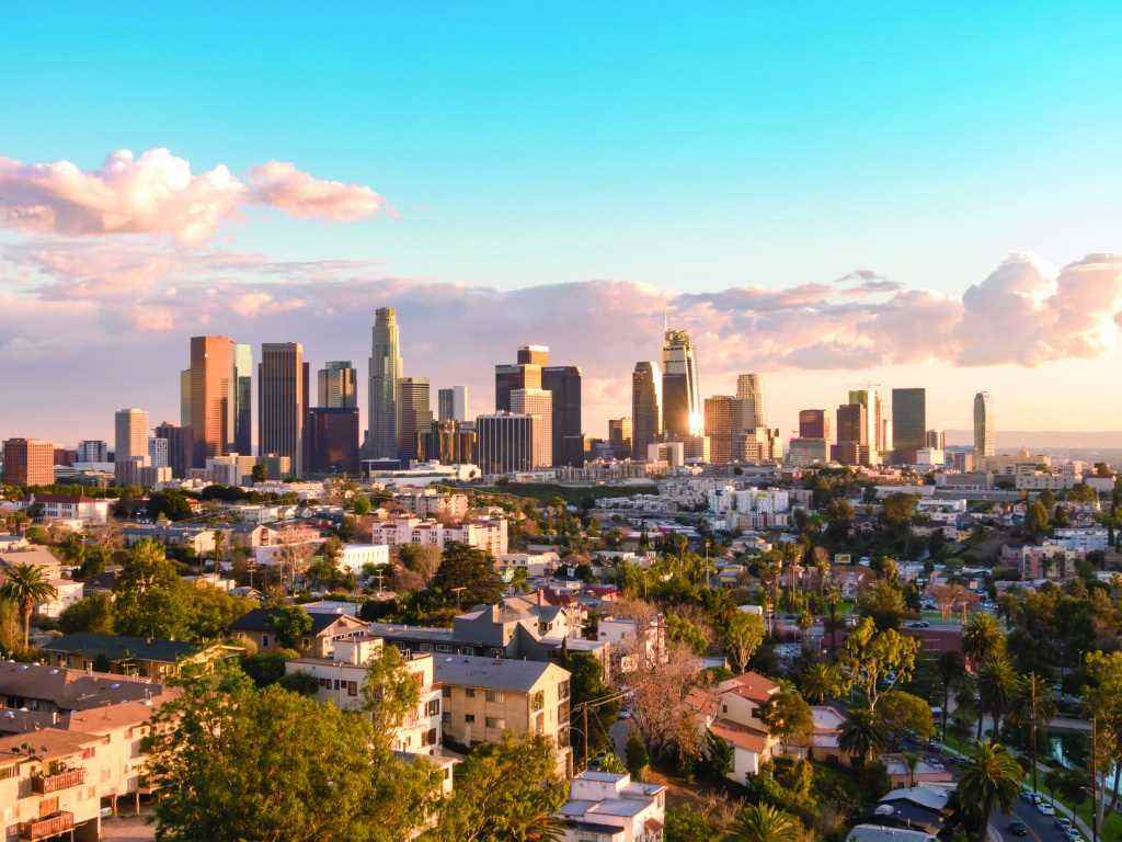 Luftaufnahme der Skyline und der Wolkenkratzer der Innenstadt von Los Angeles
