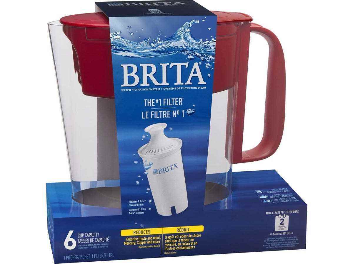 Ein Brita 6-Cup Wasserkrug auf weißem Hintergrund.