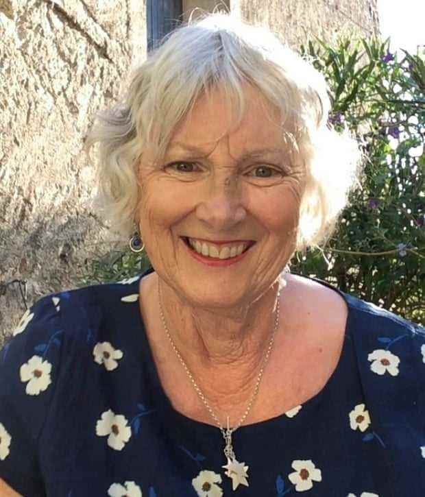 Sandra Jones, 72, zog nach ihrer Pensionierung nach Frankreich und beantragte nach dem Brexit die polnische Staatsbürgerschaft.