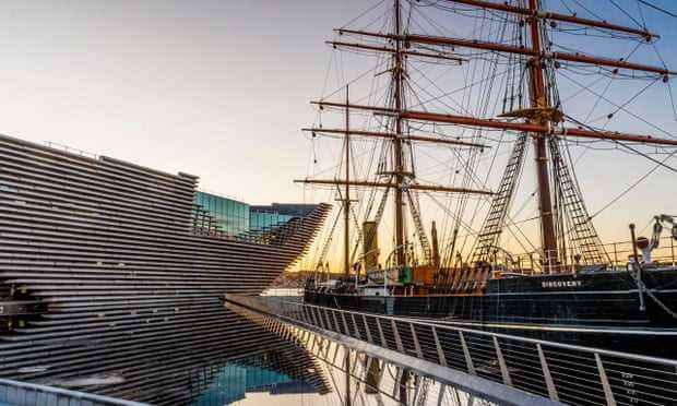 Royal Research Ship Discovery am Discovery Point, Dundee mit V&A Museum