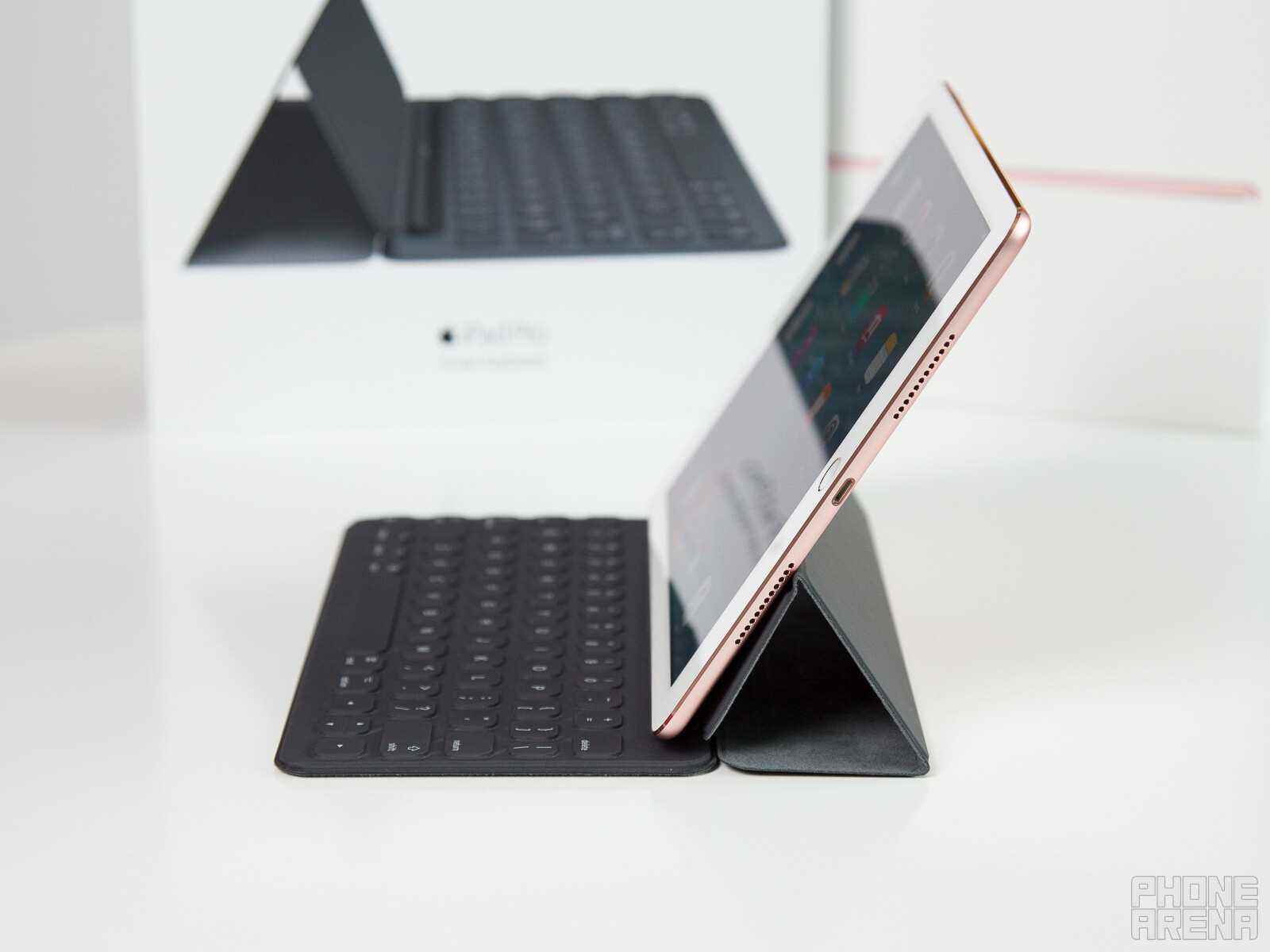 iPad mit Smart Keyboard - Vorhersage: Das iPhone mini ist nicht tot, es wird aus der Asche auferstehen