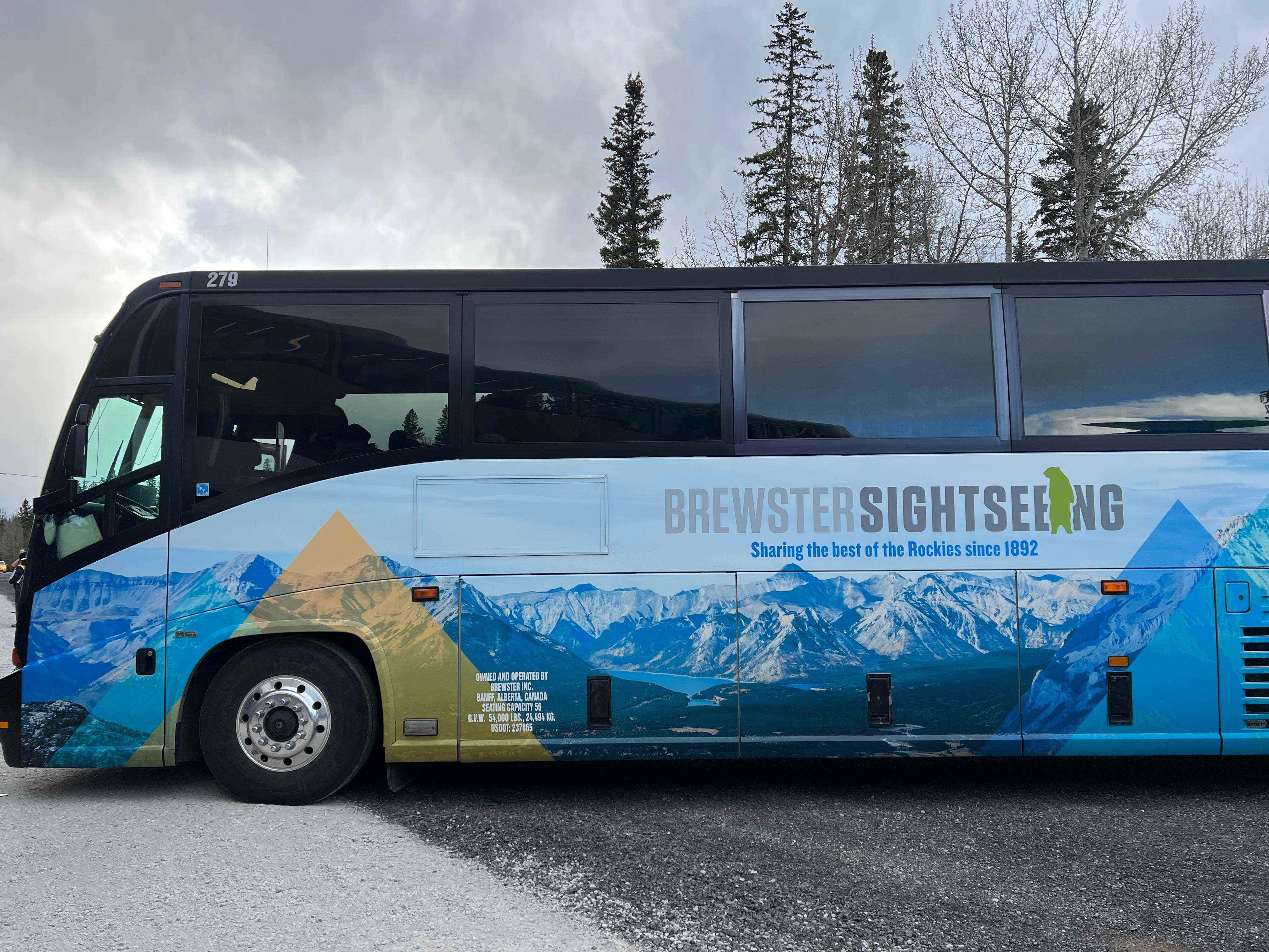 Bus mit Illustration der Rocky Mountains mit Brewster Sightseeing