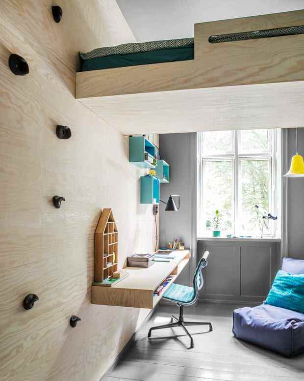 Innere Visionen: ein schwebendes Kinderbett mit eigener Kletterwand.