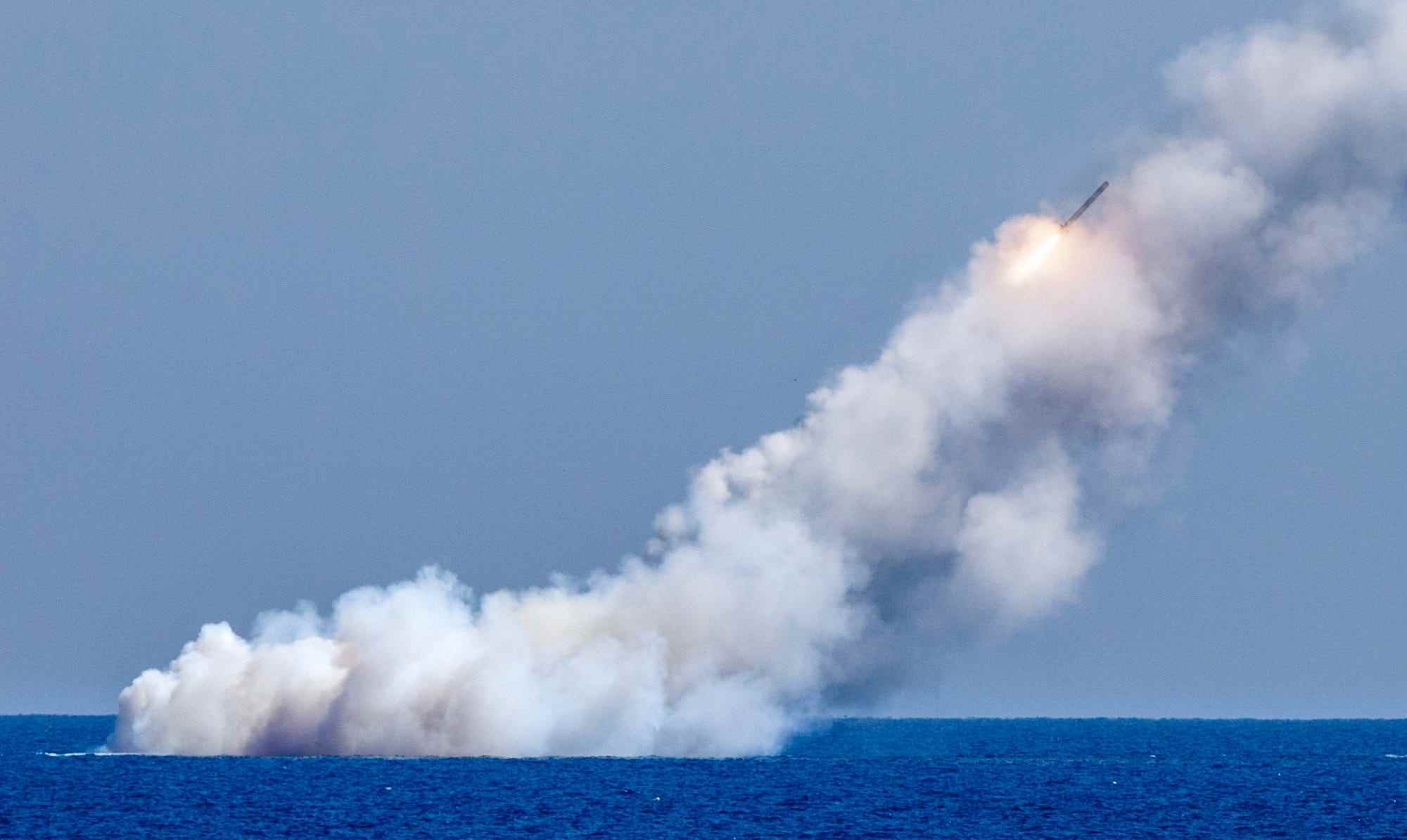 Russisches U-Boot startet Kalibr-Marschflugkörper