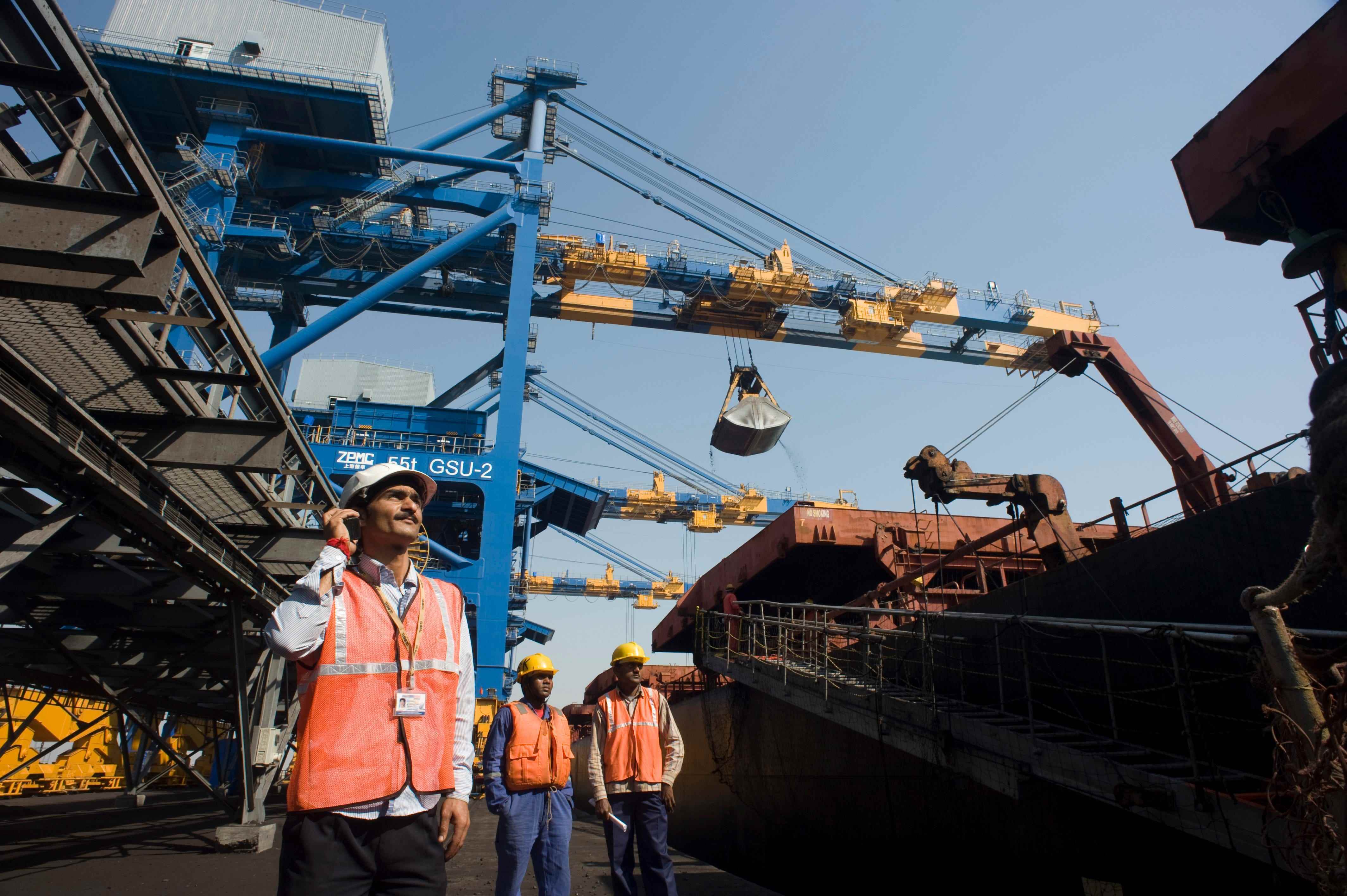 Wespro, Indiens größtes, hochmodernes Kohleterminal im Hafen von Adani in Gujarat, Indien.